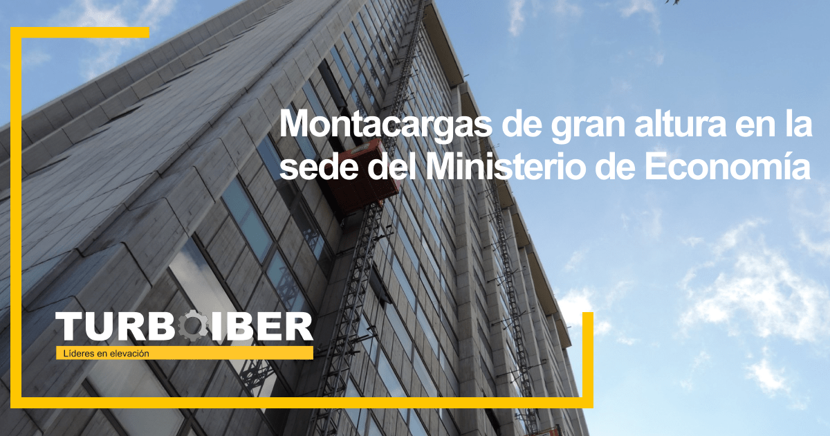 Montacargas de gran altura en la sede del Ministerio de Economía